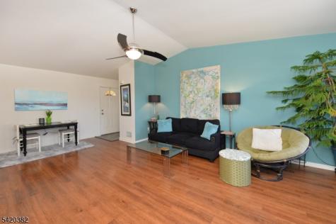 20 Parkside Court Wayne NJ 07470