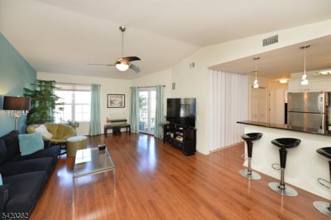 20 Parkside Court Wayne NJ 07470