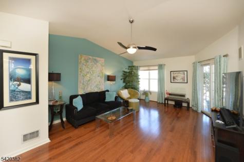 20 Parkside Court Wayne NJ 07470