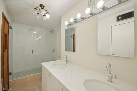2138 Harmon Cove Tower Secaucus NJ 07094
