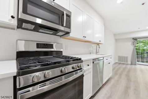 401 Dercole Court Norwood NJ 07648