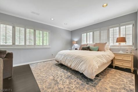 211 Yorktowne Court Washington NJ 07676