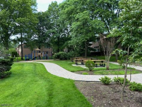 211 Yorktowne Court Washington NJ 07676