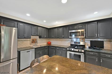 211 Yorktowne Court Washington NJ 07676