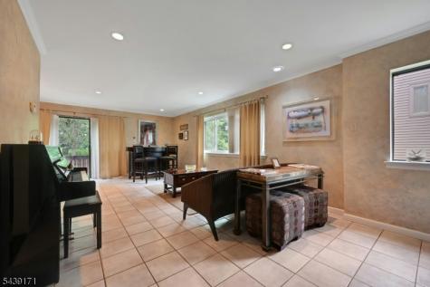 211 Yorktowne Court Washington NJ 07676