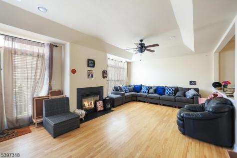 1427 Barnhardt Lane Rahway NJ 07065