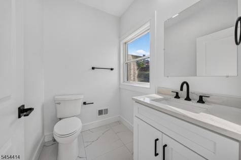 85 Echo Place Elmwood Park NJ 07407