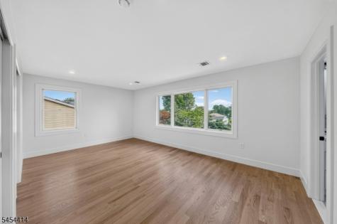 85 Echo Place Elmwood Park NJ 07407