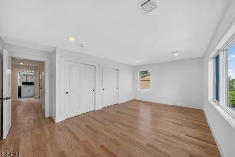 85 Echo Place Elmwood Park NJ 07407