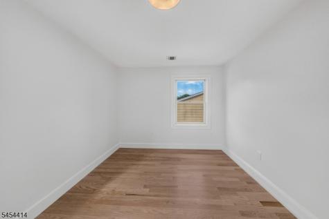 85 Echo Place Elmwood Park NJ 07407