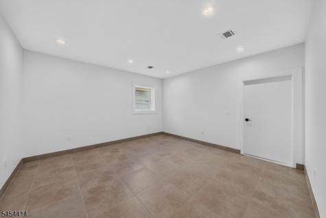 85 Echo Place Elmwood Park NJ 07407