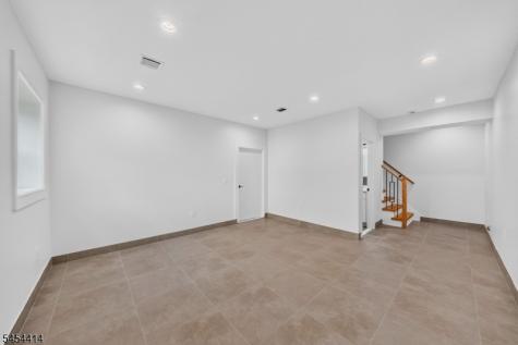 85 Echo Place Elmwood Park NJ 07407