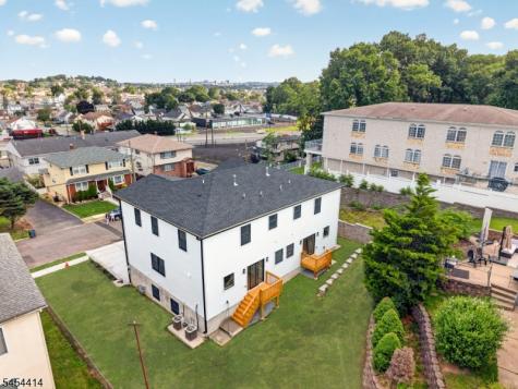 85 Echo Place Elmwood Park NJ 07407