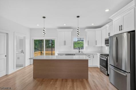 85 Echo Place Elmwood Park NJ 07407