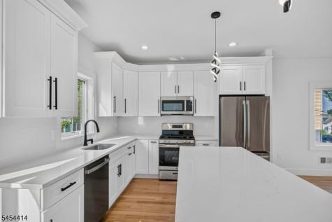 85 Echo Place Elmwood Park NJ 07407