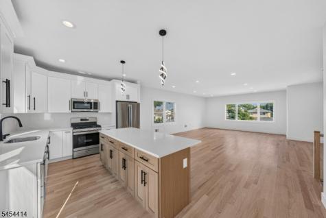85 Echo Place Elmwood Park NJ 07407