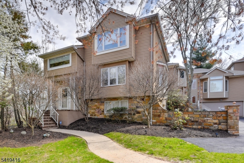 18 Dockery Drive West Orange NJ 07052