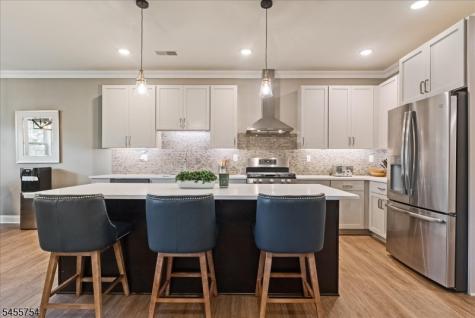 103 Mariners Pointe Hopatcong NJ 07843