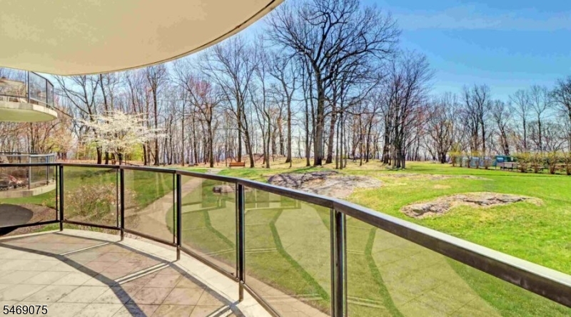 2 Claridge Dr. 1le Verona NJ 07044
