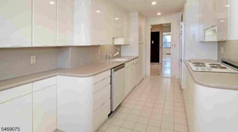 2 Claridge Dr. 1le Verona NJ 07044
