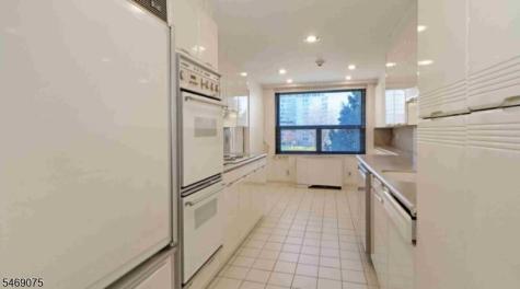 2 Claridge Dr. 1le Verona NJ 07044