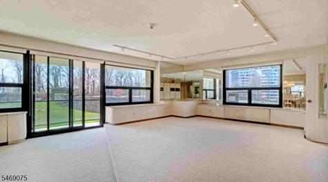 2 Claridge Dr. 1le Verona NJ 07044