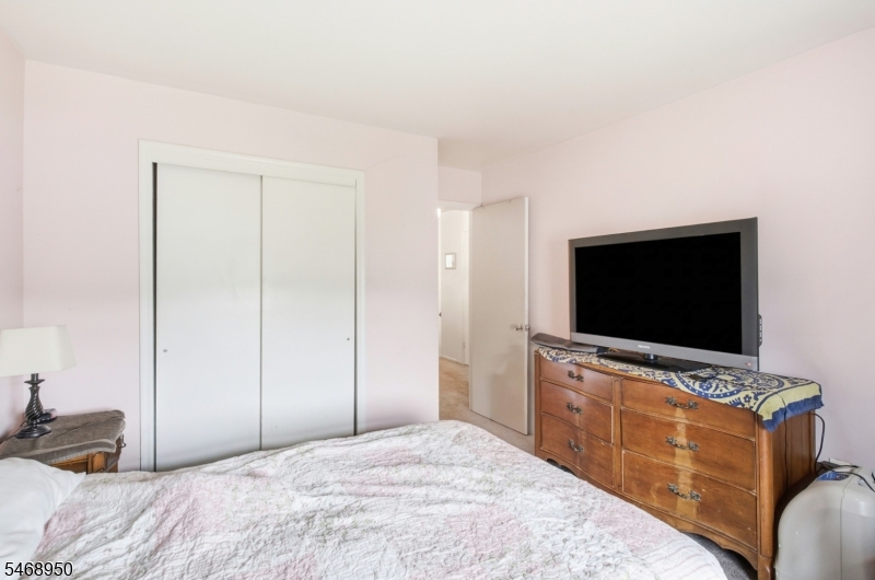 31 Astor Court Sayreville NJ 08872