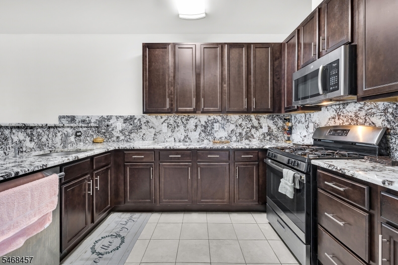 16 Paulina Place Franklin NJ 08873