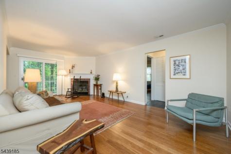 28 Countryside Dr Ondo Bernards NJ 07920