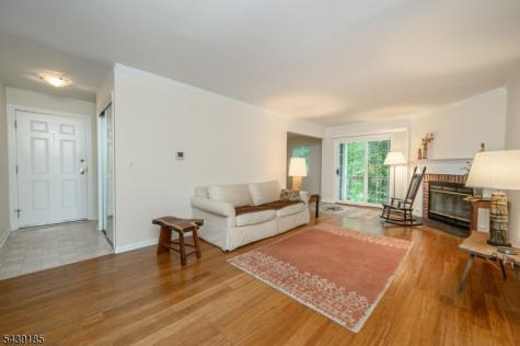 28 Countryside Dr Ondo Bernards NJ 07920