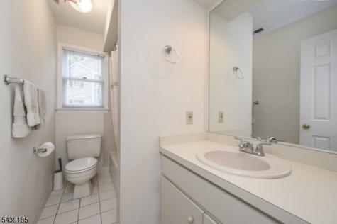 28 Countryside Dr Ondo Bernards NJ 07920