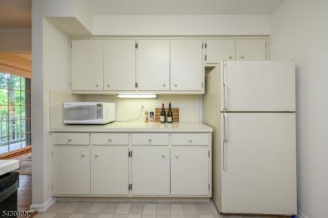 28 Countryside Dr Ondo Bernards NJ 07920