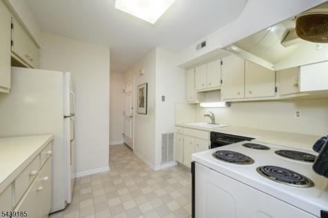 28 Countryside Dr Ondo Bernards NJ 07920