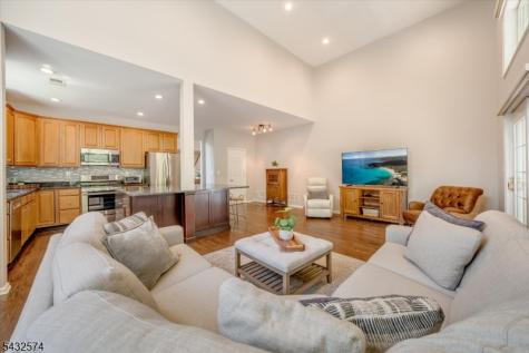 18 Wyckoff Way Chester NJ 07930