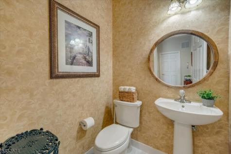 18 Wyckoff Way Chester NJ 07930