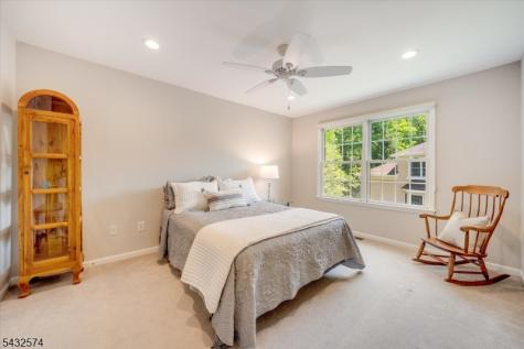 18 Wyckoff Way Chester NJ 07930