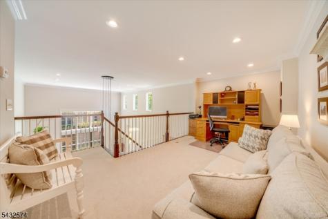 18 Wyckoff Way Chester NJ 07930