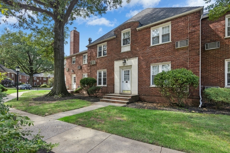 43 A Parkway Village Cranford NJ 07016