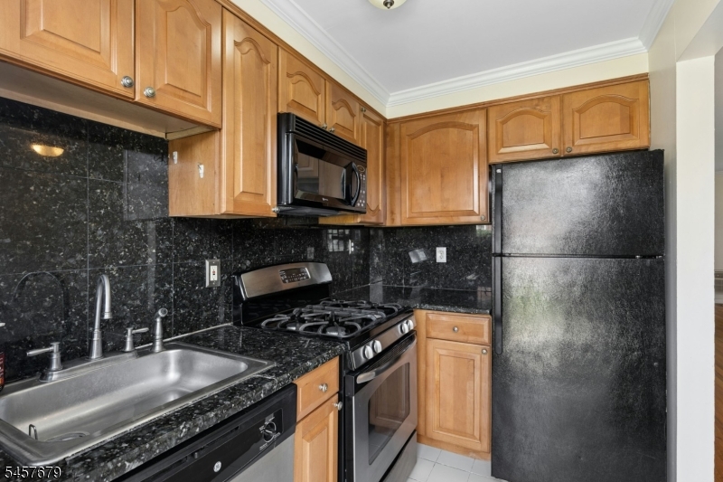 43 A Parkway Village Cranford NJ 07016