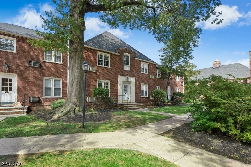 43 A Parkway Village Cranford NJ 07016