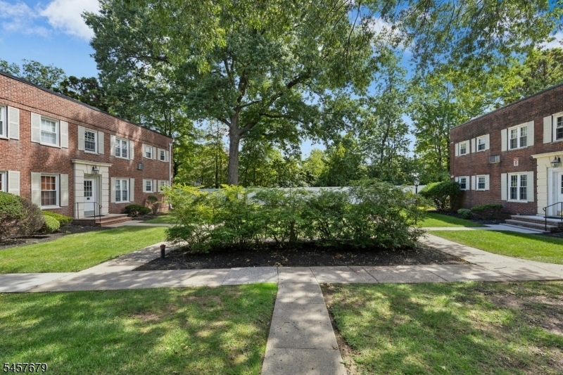 43 A Parkway Village Cranford NJ 07016