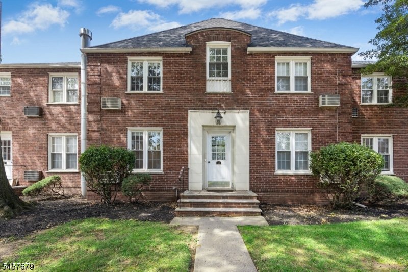 43 A Parkway Village Cranford NJ 07016