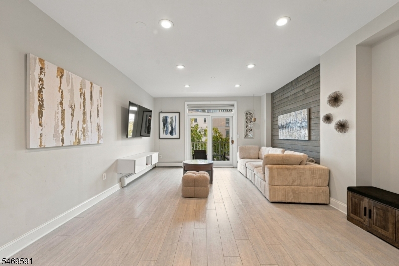 206 Shearwater Ct Unit 51 Jersey City NJ 07305