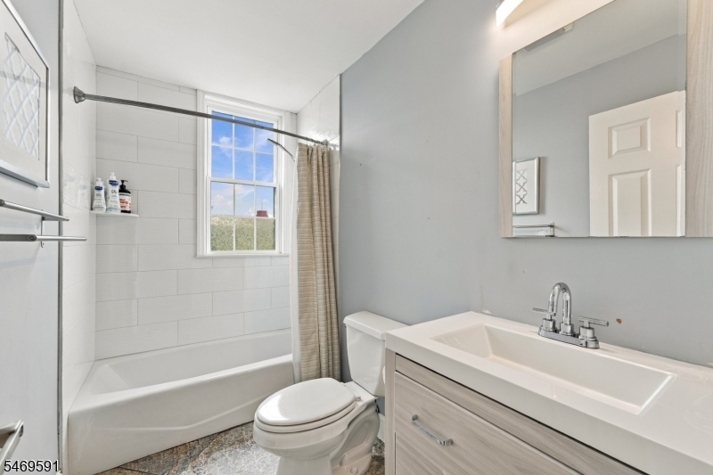 206 Shearwater Ct Unit 51 Jersey City NJ 07305