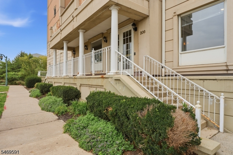 206 Shearwater Ct Unit 51 Jersey City NJ 07305