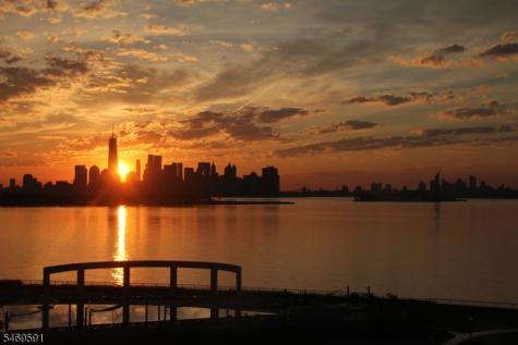206 Shearwater Ct Unit 51 Jersey City NJ 07305