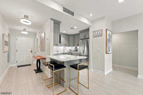 206 Shearwater Ct Unit 51 Jersey City NJ 07305