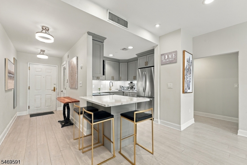 206 Shearwater Ct Unit 51 Jersey City NJ 07305
