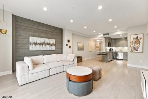206 Shearwater Ct Unit 51 Jersey City NJ 07305