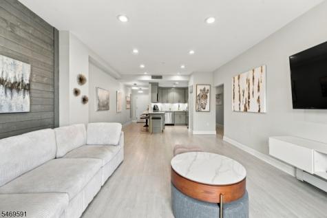206 Shearwater Ct Unit 51 Jersey City NJ 07305
